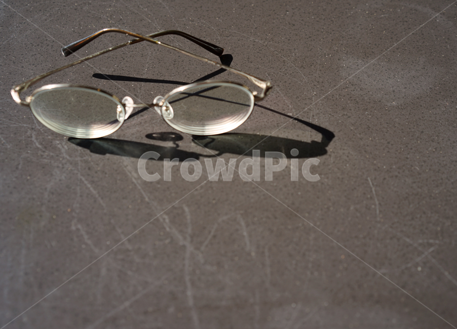 안경,안경테,사물,그림자,시력,근시,난시,glasses,사물,물건,오브젝트,thing,object,matter