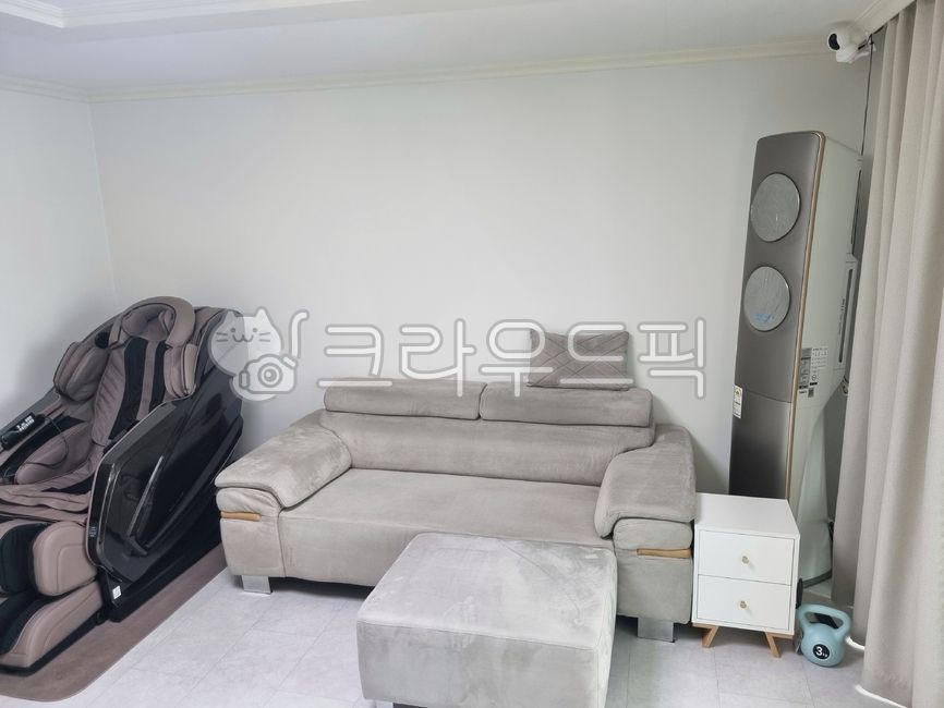 livingroom,indoors,interiordesign,인테리어디자인,거실,실내,가구,쇼파,furniture,안마의자,에어컨,cctv,홈cctv,홈캠,캠,보안,사람,감시,도둑,방범,모형cctv,카메라,방범용,frontdoor,camera,폐쇄회로tv,unmannedsecurity,cctv카메라,무인경비,경비,security,closedcircuittelevision,surveillancecamera,remotecamera,원격카메라,폐회로텔레비전,시시티브이,감시카메라,유선cctv,무선cctv,airconditioner,massagechair,커튼,curtain,암막커튼,darkcurtain,sofa,인테리어