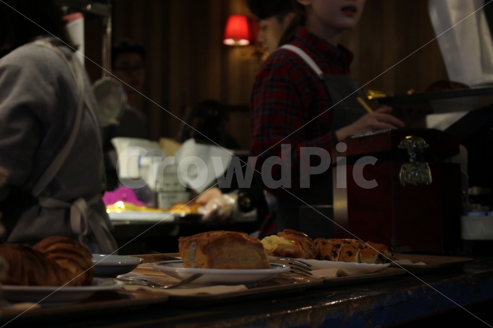 커피,카페,스페셜티,로스터리,인테리어,맛집,coffee,cafe,specialty,roastery,사람,인물,인간,human,person,음식,식재료,요리,food,cook,meal,dishes,food reserves,디저트,간식,후식,dessert,snack