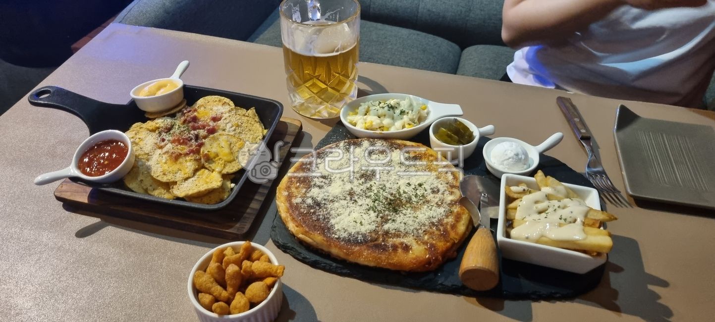 Beer snacks,Cheese Nachos,beer nachos,bread,nachos,nacho,food,Pimac,pizza,draft beer,Hotteok,beer