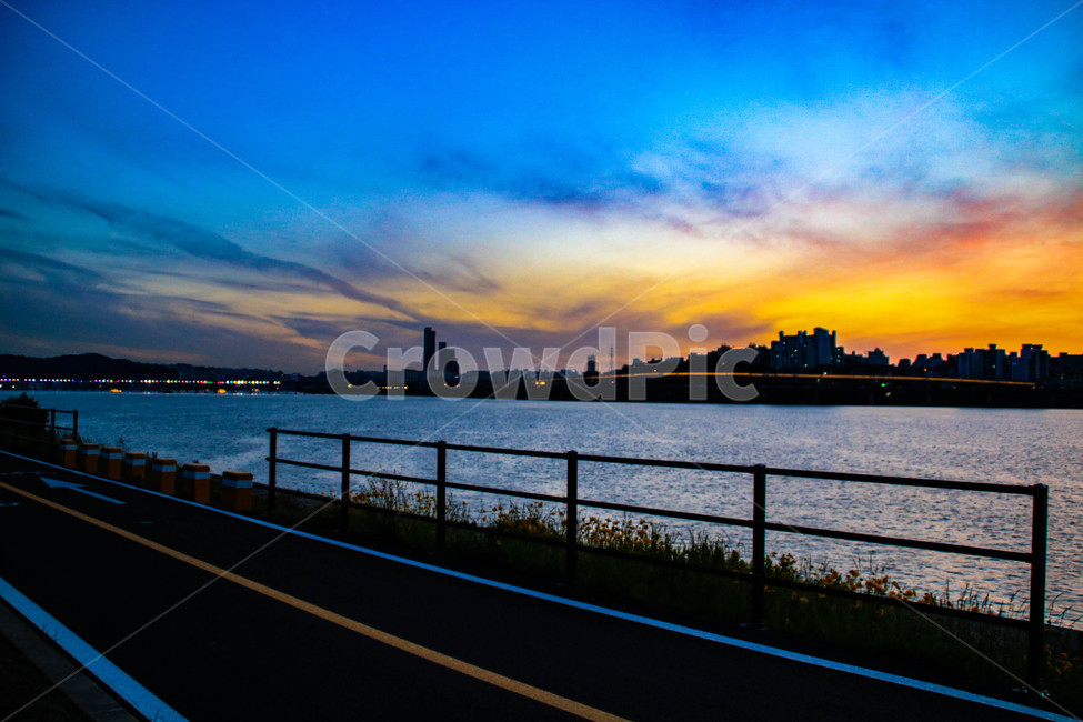 서울한강공원,한강,도로,길,해질녁,노울,야경,밤,풍경,nightscape,night,landscape,도시,city,한국도시풍경,한국도시경관,korea cityscape