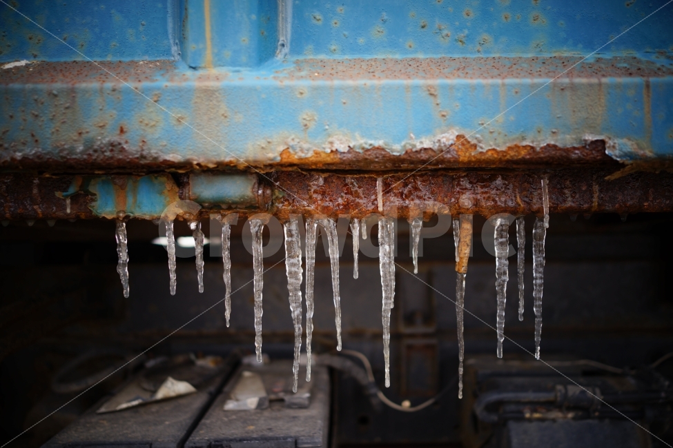 겨울,고드름,낡은,고철,녹슨,자동차,얼음,야외,겨울,계절,winter,season,빈티지사진,빈티지느낌,빈티지감성,vintage
