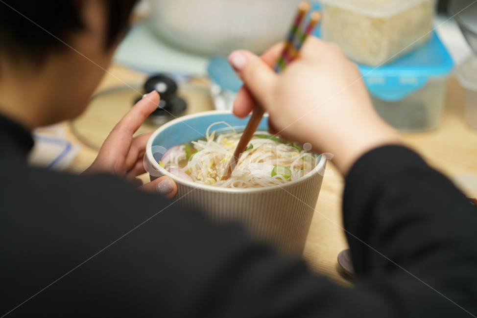 쌀국수,면요리,음식,푸드,noodle,먹거리,food,국물요리,요리,식사,간식,면발,person,인간,사람,음식,식재료,요리,food,cook,meal,dishes,food reserves