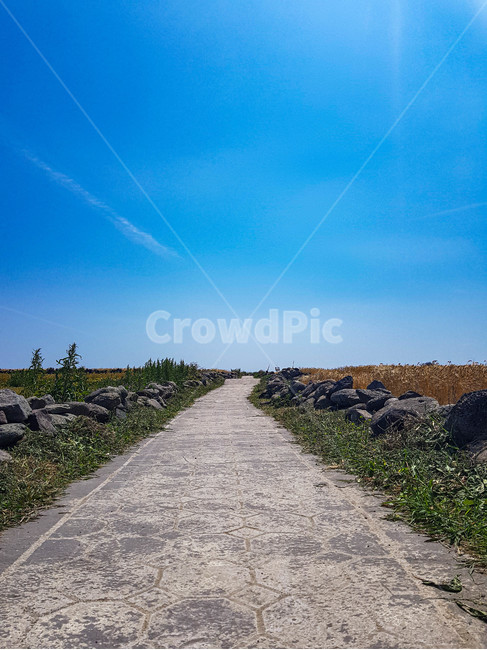 가파도,힐링,하늘,푸른,휴식,자연,nature,제주도,제주,jeju,감성,emotion,경치,landscape,풍경,scenery,blue,rest,healing,sky,길,맑음,sunny,자연,풍경,nature,landscape,road,도로,gravel,자갈,dirt road,흙길,ground,바닥
