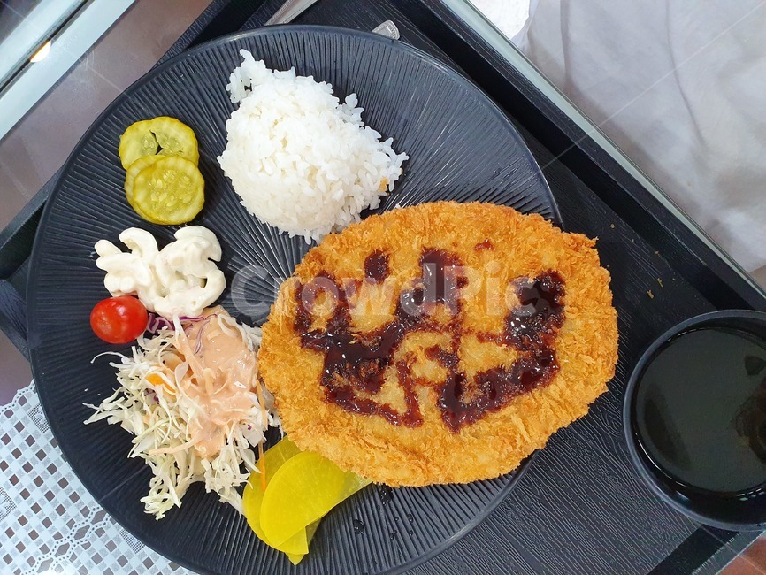 돈가스,휴게소,휴게소맛집,점심메뉴,샐러드,단무지,마카로니,한끼,휴게소메뉴