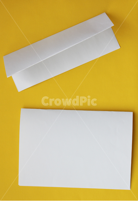 종이,페이퍼,탑앵글,탑뷰,흰종이,흰색,주름,blank,empty,nobody,object,paper,topview,white,blue,화이트,하얀색,접기,접은,접어놓은,접힌자국,자국,접은자국,편지,노랑,노란색,노란배경,옐로우,연출,컨셉,콘셉,direction,concept