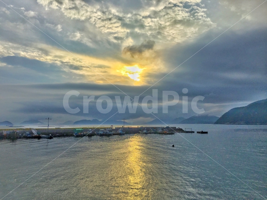 명사해수욕장,거제도,경남,한국,아시아,모래,바다,백사장,해변,해수욕장,해양,구름,지평선,하늘,노을,땅거미,석양,저녁,해질녘,경관,경치,자연,myeongsa,geoje,gyeongnam,korea,asia,beach,coast,ocean,sand,sea,seaboard,seashore,seaside,shore,cloud,horizon,sky,dusk,evening,nightfall,sundown,sunset,landscape,nature,scenery,scene,view,자연,풍경,nature,landscape,outdoors,옥외,land,땅,water,물,ocean,대양,sea,shoreline,해안선