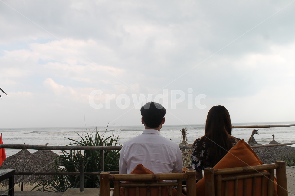 커플뒷모습,바다,sea,커플,couple,view,부부,사람,human,person,wood,나무,뒷모습,풍경,하늘,sky,날씨,흐린날씨,베트남,여행,호이안,다낭,hoian,danang,vietnam,travel,남녀,배경,모습,인물,사람,인물,인간,human,person,연인,커플,사랑,lover,couple