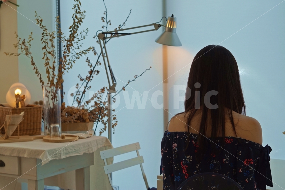 카페,여자,사람,분위기,감성,스냅사진,감성사진,스냅,cafe,woman,human,뒷모습,휴식,힐링,rest,사람,인물,인간,human,person,여성,여자,woman,female,lady,인테리어,실내디자인,interior design