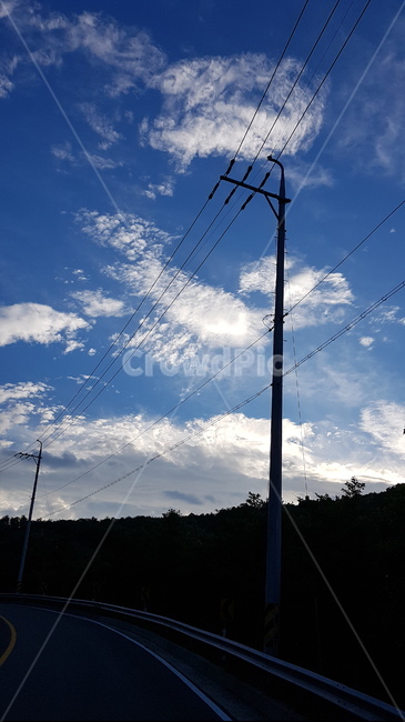 하늘,구름,하얀색,sky,전봇대,길거리,도로,푸른색,전선,평화