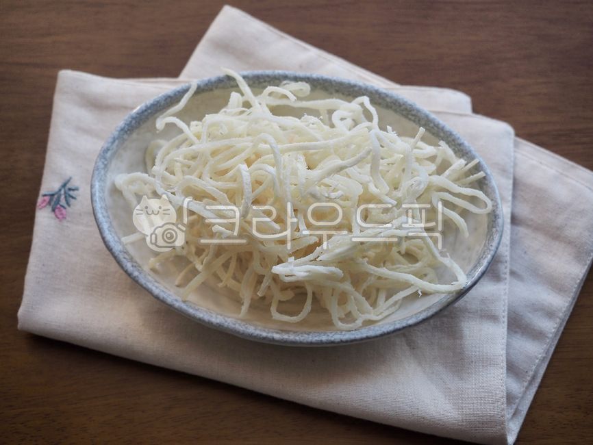 snack,cookingingredients,driedfish,squid stew,sidedish,dried squid,cooking ingredients,food,dried fish,side dish,driedsquid,processedfood,processed food,background,calamari,squid