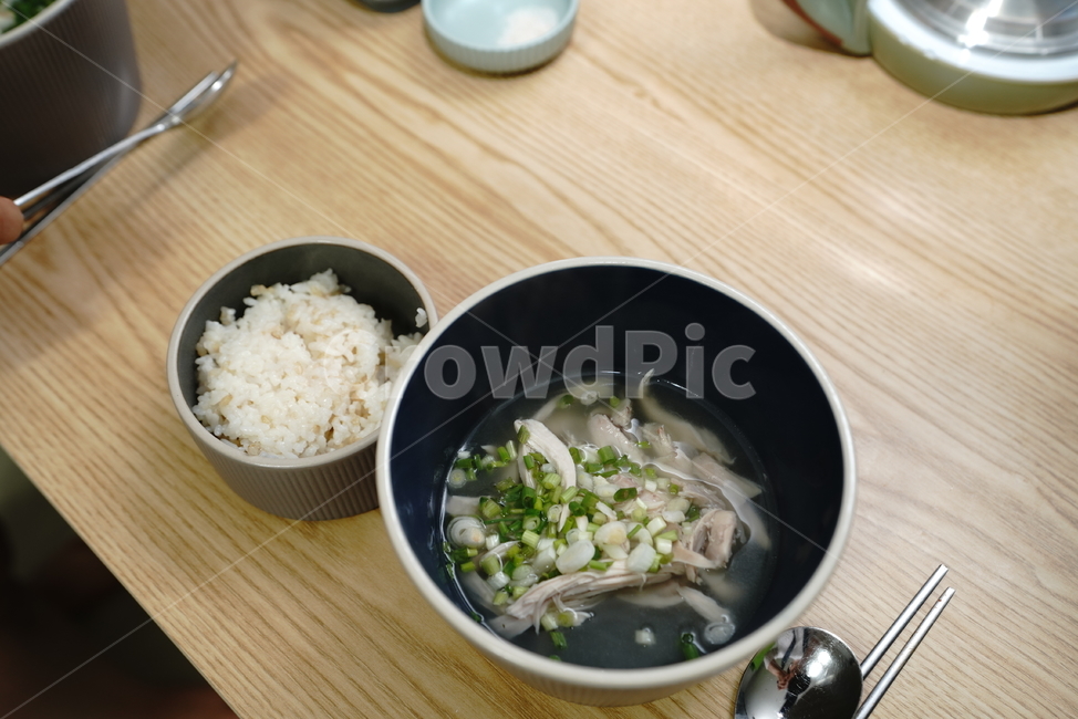 집밥,먹방,닭계장,닭고기,국물,국물요리,식사,음식,한식,닭,밥그릇,그릇,먹거리,푸드,국,음식,식재료,요리,food,cook,meal,dishes,food reserves,한식,한국음식,한국요리,korean food,korean dishes,korean meal,korean cook