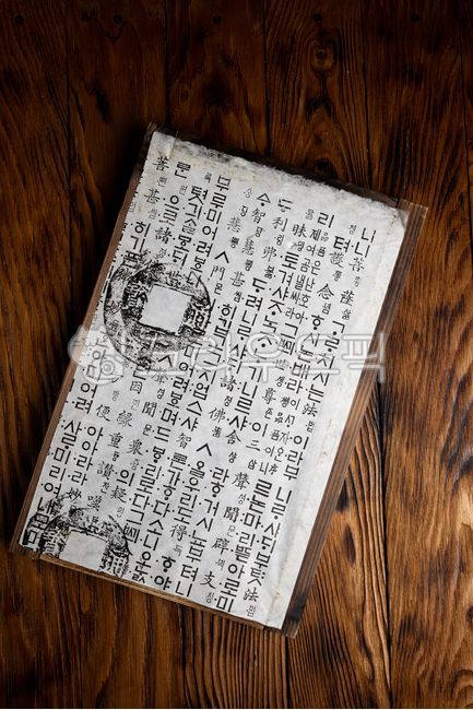 hardwood,Hangul Day,Korean,traditional window,korean,traditional door,korea,King Sejong,interior design,furniture,Stainwood,window fingerprint,wood,window paper,tradition,traditional windows,window frame,HunMinJeongEum