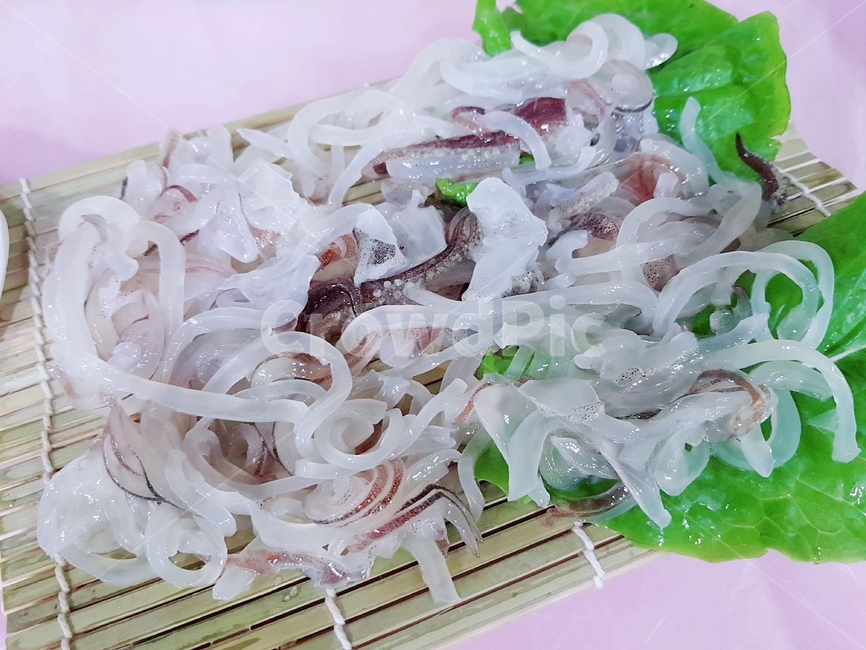 오징어,회,바다,squid,sea,스시,싱싱함,상추,야채,동물,연체,음식,식재료,요리,food,cook,meal,dishes,food reserves,수산물,해산물,fishery products,seafood