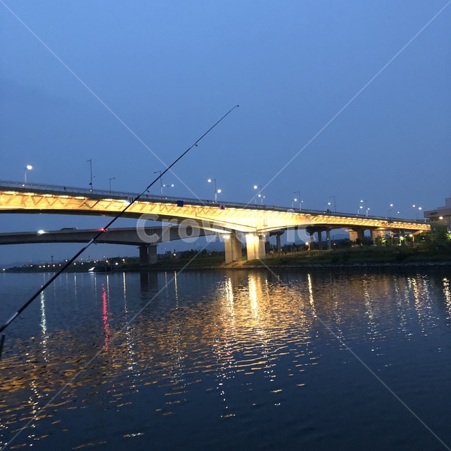 다리,bridge,물,water,building,워터프론트,밤낚시,낚시,낚싯대,스포츠,풍경,여름,운동,밤풍경,레저