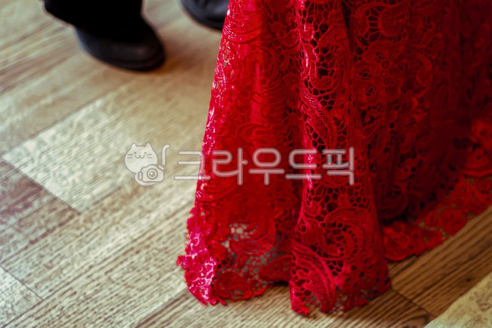 드레스,빨간드레스,의상,파티,레이스,레이스드레스,행사,이브닝드레스,의류,clothing,apparel,party,fashion,패션,의식,기념,축하,event,여성,female,red,lace,reddress,lacedress,옷,eveningdress