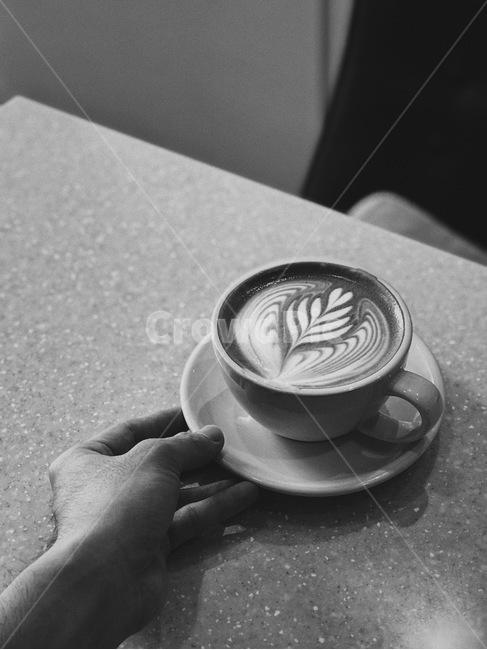커피,카페라떼,라떼아트,coffee,cafelatte,latteart,사람,인물,인간,human,person,신체일부,몸,body,커피,카페,coffee,cafe,흑백,모노톤,monochrome,black and white