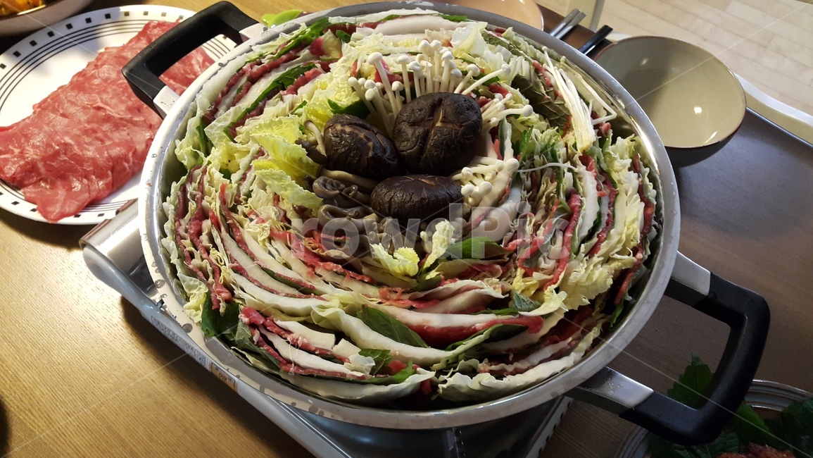 샤브샤브,밀폐유샤브샤브,hotpot,고기,야치,배추,버섯,상차림