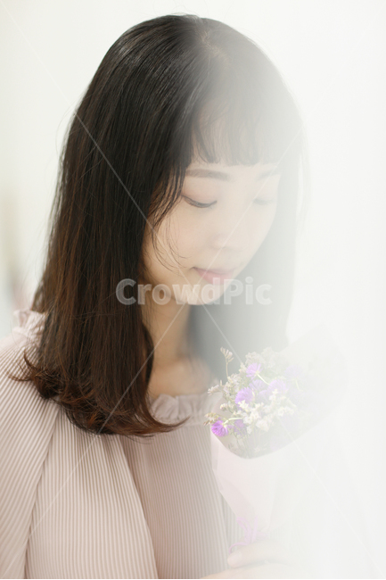 결혼,신부,웨딩,결혼식,꽃,꽃,flower,사람,인물,인간,human,person,얼굴표정,facial expression,face,여성,여자,woman,female,lady,결혼,혼례,웨딩,wedding,marriage,marry,기념일,축하,anniversary,congratulation,celebrate,celebration,감성,sensible,feeling