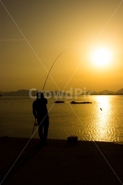 sunset,travel,silhouette,alone,fishing,hobby,catch,quayside,magichour,goldhour,일몰,여행,실루엣,홀로,취미,낚시,부둣가,매직아워,골드아워,자연,풍경,nature,landscape,사람,인물,인간,human,person,인물실루엣,사람실루엣,character silhouette,human silhouette,스포츠,레저,운동,sports,leisure,exercise,outdoors,옥외,water,물
