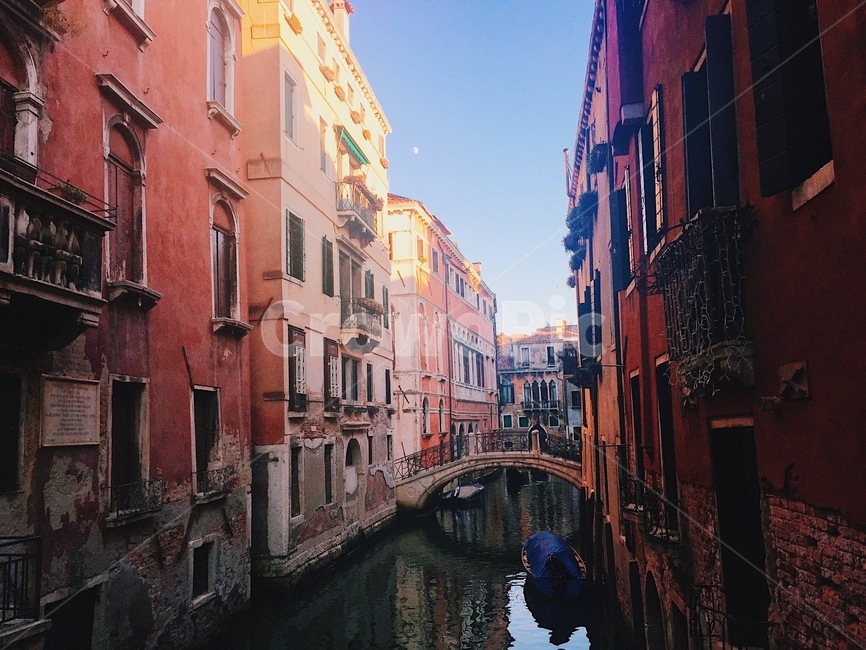 베네치아,물,도시,달,분홍건물,pick,venezia,빌라,주거공간,마을,town,배,이동수단,다리,핑크건물,pinkbuilding,도시,풍경,city,landscape,골목길,alley,해외,외국,세계,foreign,oversea,world,세계도시풍경,해외도시풍경,외국도시풍경,world cityscape,water,outdoors,옥외