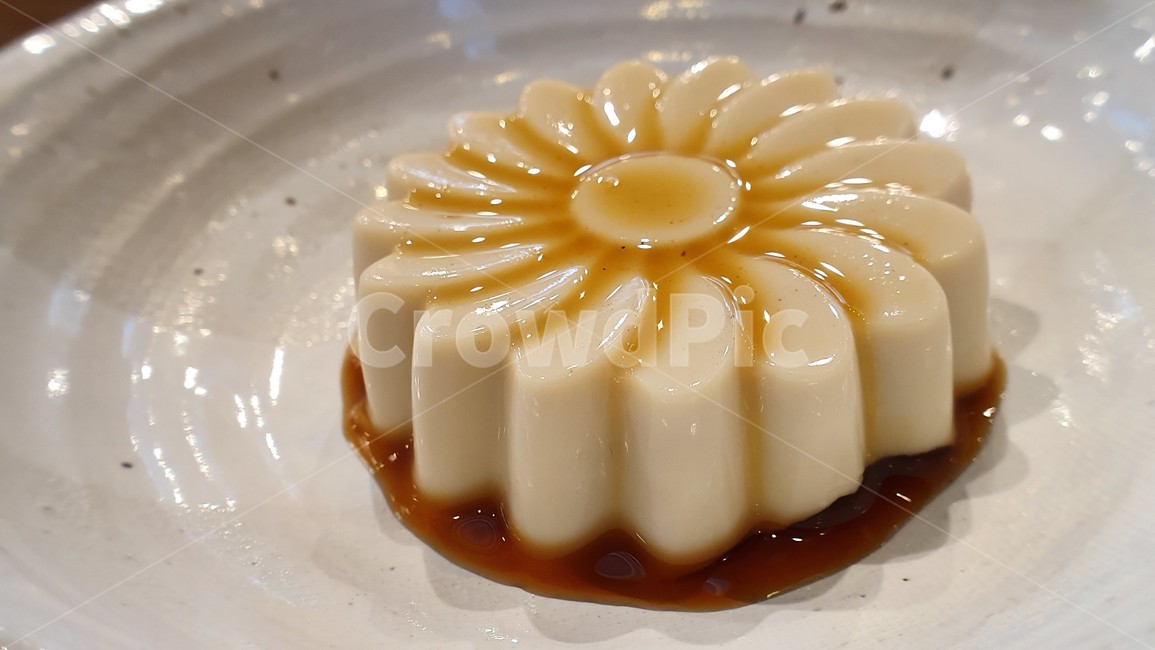 음식,색채,무드,디저트,빛,화사,달콤함,sweet,food,dessert,푸딩,후식,pudding,yellow,brown,syrup,시럽,밤색,노란색