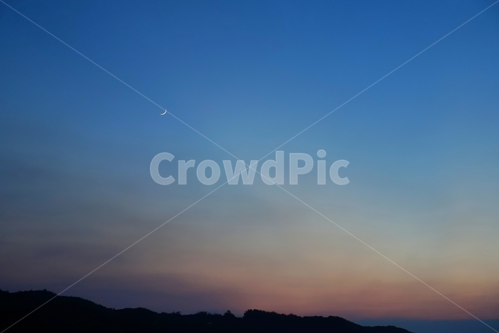 달,매직아워,초승달,자연풍경,구름,하늘,풍경,아름다움,맑음,분위기,저녁,야경,밤하늘,저녁하늘,자연,moon,magichour,야경,밤,풍경,nightscape,night,landscape,nature,outdoors,옥외