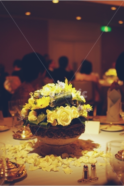 꽃,꽃다발,결혼식,결혼,축하,장미,flower,wedding,rose,꽃잎,행사,디너,dinner,꽃,flower,실내용화초,화분,화초,house plant,인테리어,실내디자인,interior design