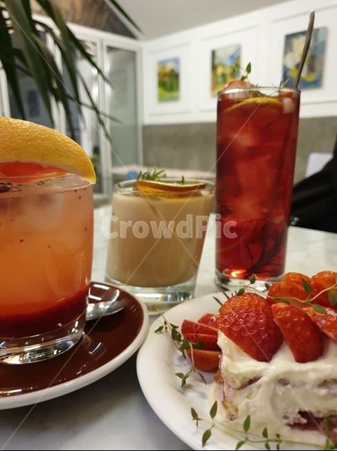 딸기,카페,음료,케이크,밀크티,음료수,drink,beverage,커피,카페,coffee,cafe