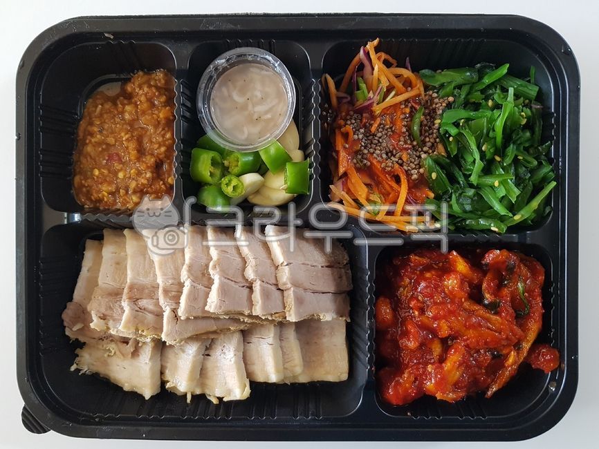도시락,보쌈,수육,배달,도시락배달,보쌈도시락,수육도시락,간편한,돼지고기,삶은고기,한식,1인분,보쌈1인분도시락,무말랭이,건강식,meal,식사,food,음식,쌈장,새우젓,야채,보쌈김치,1회용도시락,1회용,음식포장,포장도시락,안주거리,술안주,먹방,야식