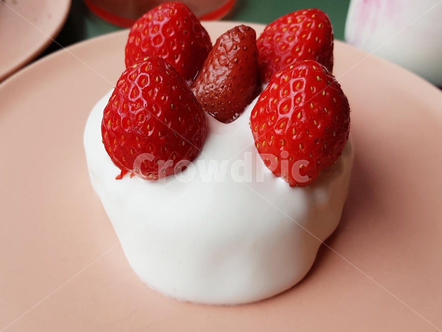 딸기케이크,딸기,타르트,cake,디저트,달콤,음식,식재료,요리,food,cook,meal,dishes,food reserves,과일,열매,fruit,채소,야채,vegetables,디저트,간식,후식,dessert,snack
