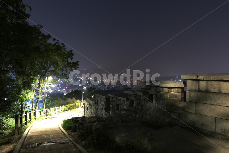 서울,낙산공원,야경,불빛,감성,밤,풍경,nightscape,night,landscape,한국전통,한국문화,koreantraditional,koreanculture,건축물,건물외관,exterior,building,structure,architecture,construction,야경,밤,풍경,nightscape,night,landscape,도시,city,한국도시풍경,한국도시경관,korea cityscape,road,도로,asphalt,아스팔트