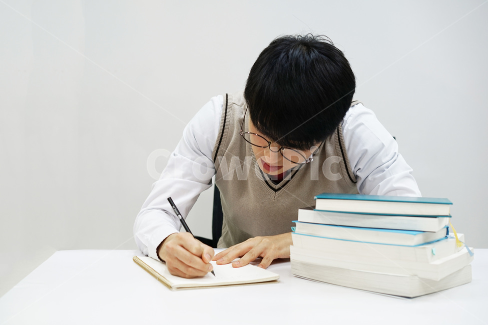 수능,교육,학생,교복,시험,강의,수업,고등학생,고3,남고생,남자고등학생,남고,수능시험,기말고사,중간고사,모의고사,exam,quiz,test,학업,공부,남자,남학생,사람,인물,인간,human,person,얼굴표정,facialexpression,face,남성,man,male,학교,education,learning,study,school,사람,인물,인간,human,person,남성,남자,man,male,교육,학교,공부,education,learning,study,school