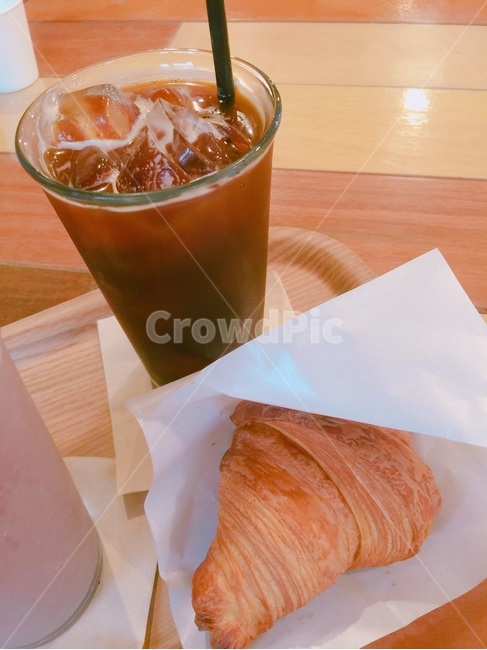 커피,아메리카노,크루아상,빵,브런치,음식