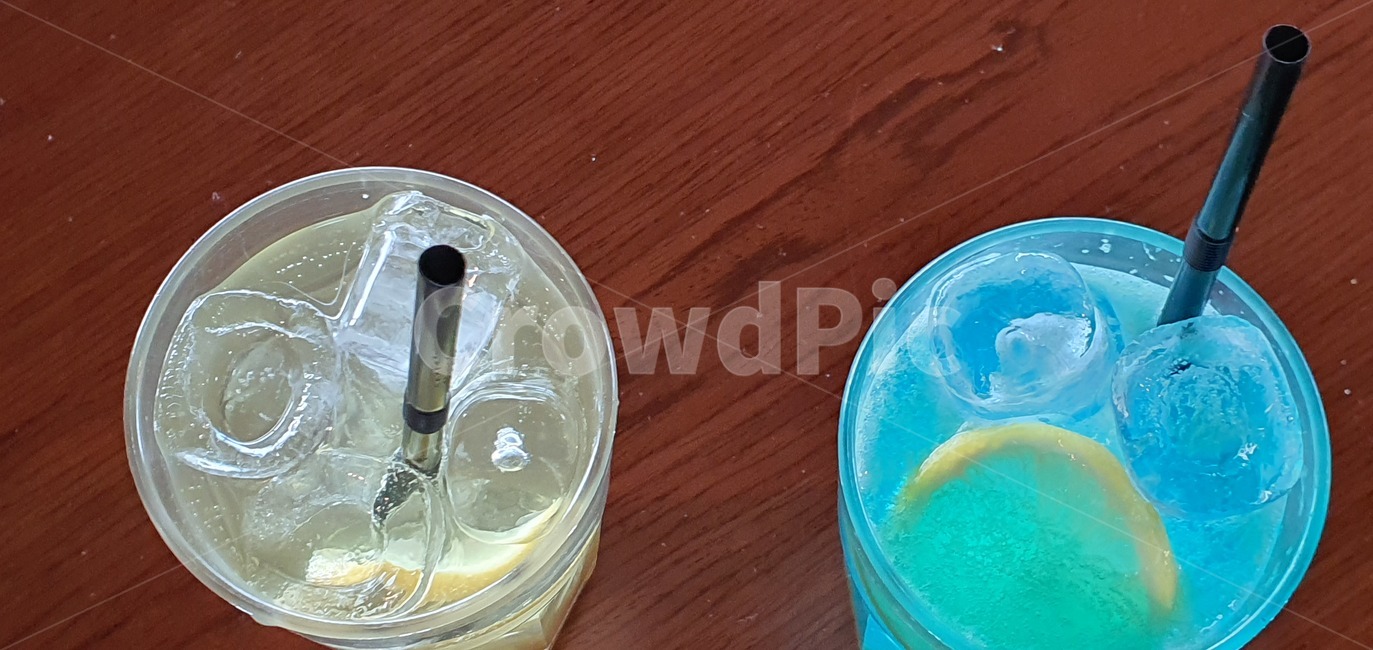 카페,cafe,블루레몬에이드,레몬에이드,lemonade,bluelemonade,음료수,drink,beverage,마실것,레몬,청량함,시원한,시원함,감성,sensible,feeling,상큼한,유리컵,빨대,갈증,얼음,휴식,힐링,휴식공간,음료수,drink,beverage
