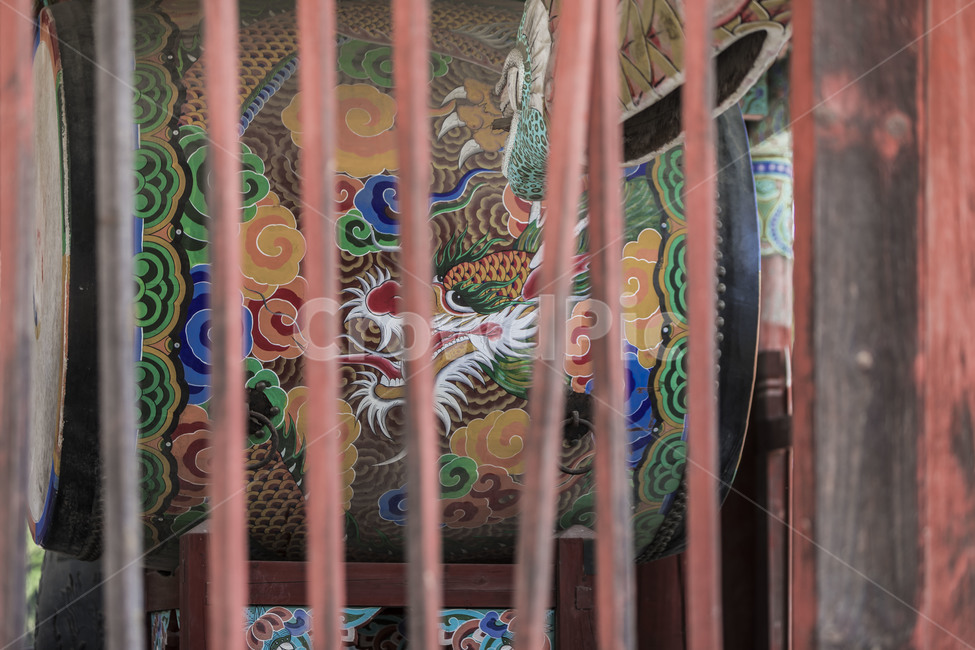 신륵사,종각,법고,문양,사찰,문화유산,관광명소,한국전통,한국문화,korean traditional,korean culture,종교,신앙,religion,belief,faith