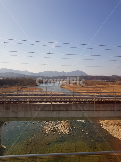도로,road,철길,하늘,산,전깃줄,흐르는,물줄기