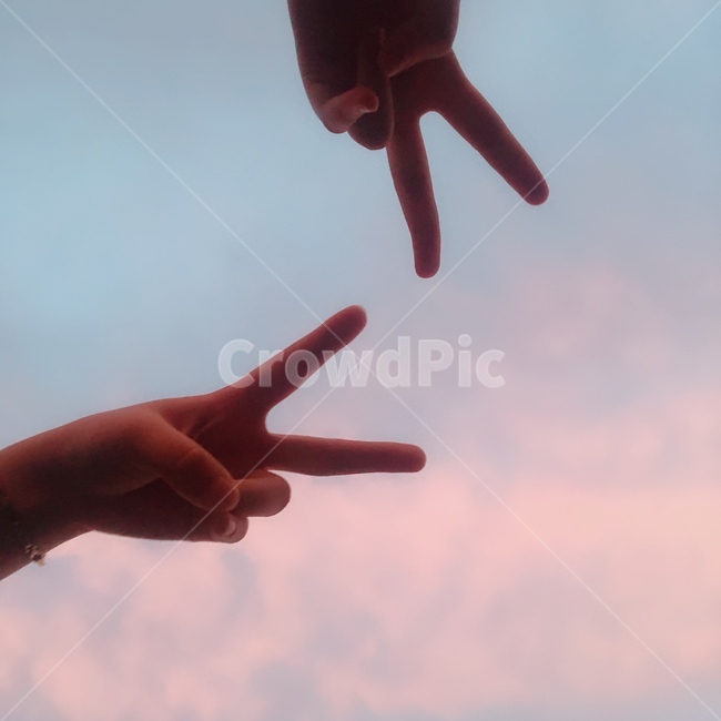 브이,v,손,친구,예쁜하늘,사람,인물,인간,human,person,신체일부,몸,body