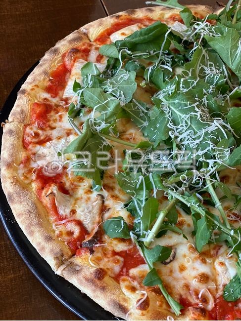 arugula,Italian food,Tomato Pizza,lukola,food,Margherita Pizza,pizza,tomatopizza,Italy,italyfood