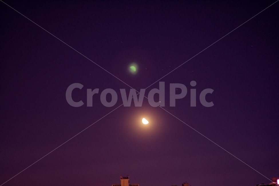 달,밤하늘,장노출,야경,하늘,반달,moon,sky,night,nightview,밤풍경,자연,풍경,nature,landscape,야경,밤,nightscape,night,색깔,색상,색채,색감,color sense,color sensitivity,feeling of color,outdoors,옥외,light,빛,flare,플레어