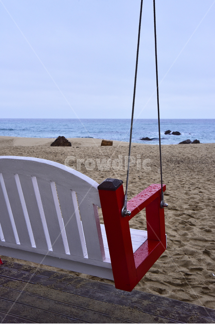 바닷가,파도,바다,동해바다,해안가,모래밭,sandybeach,coast,seashore,seaside,한국자연풍경,풍경,landscape,모래사장,해수욕장,바다풍경,물,background,백그라운드,배경,바탕,옥외,비오는날,물방울,그네,흔들의자,빈의자,텅빈,한적한,야외,outdoor,healing,nature,자연,ocean,water