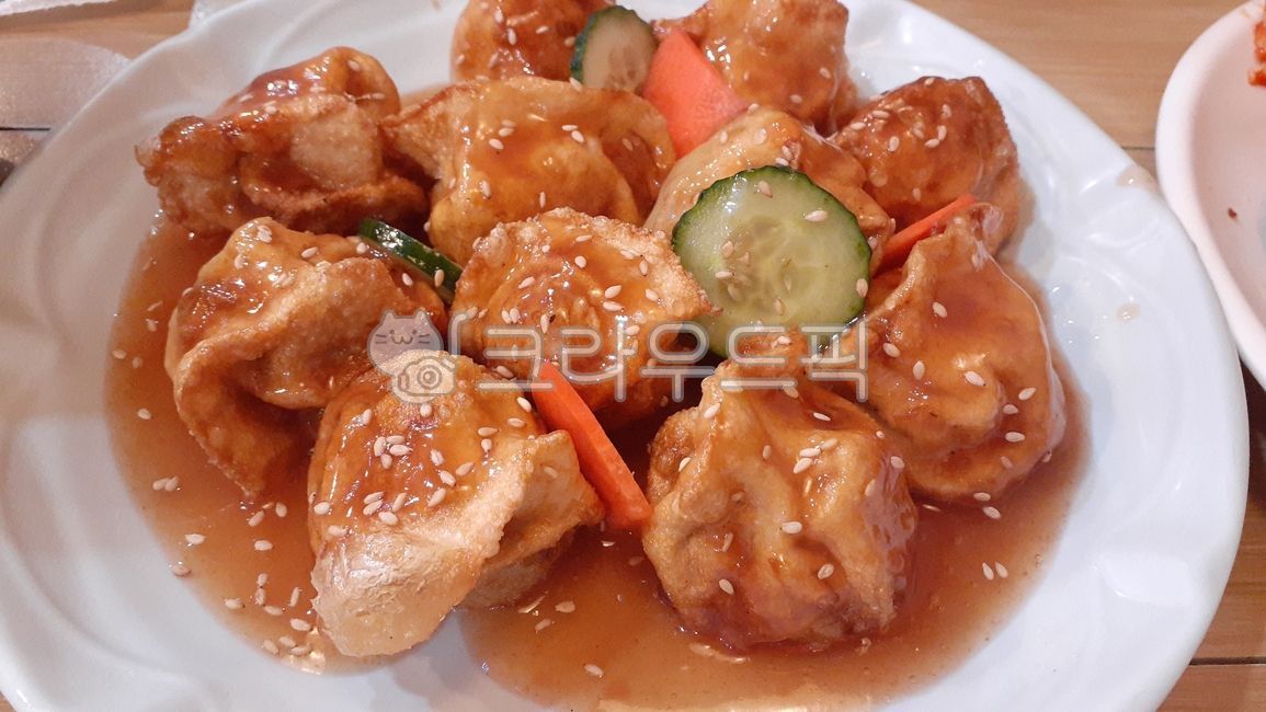 dumpling,Grilled dumplings,Crispy dumplings,Sweet and sour pork,Delicious dumplings,Fried dumplings,Sweet and sour pork dumplings,Sweet and sour pork sauce