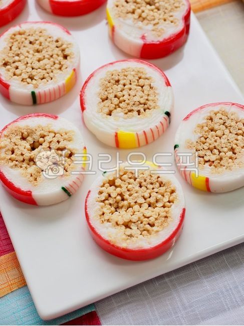 한국음식,식품,한식,한국문화,한국,배경,음식문화,웰빙,문화,아시아,아시아음식,접시,전통,설날,추석,음식,추석음식,설날음식,명절,명절음식,koreanfood,korea,koreanculture,food,background,foodculture,wellbeing,culture,asia,asianfood,dish,tradition,한국과자,전통과자,과자,한과,한국전통과자,쌀과자,간식,후식,스낵,원형