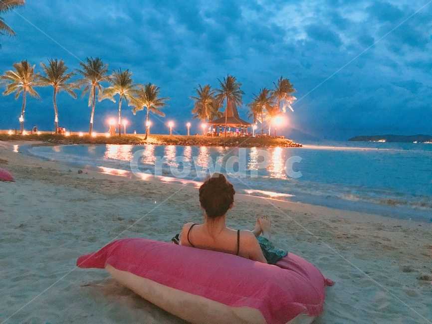 코타키나발루,바다,노을,석양,해변,여자,뒷모습,똥머리,해변,바다,beach,sea,야경,밤,풍경,nightscape,night,landscape,사람,인물,인간,human,person,여성,여자,woman,female,lady,여행,휴가,traveling,vacation,trip