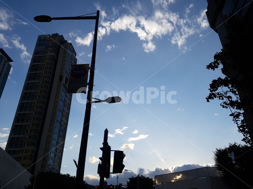 역광,맑은하늘,명암,파란하늘,빛,그림자,구름,풍경,도시,풍경,city,landscape,한국도시풍경,한국도시경관,korea cityscape