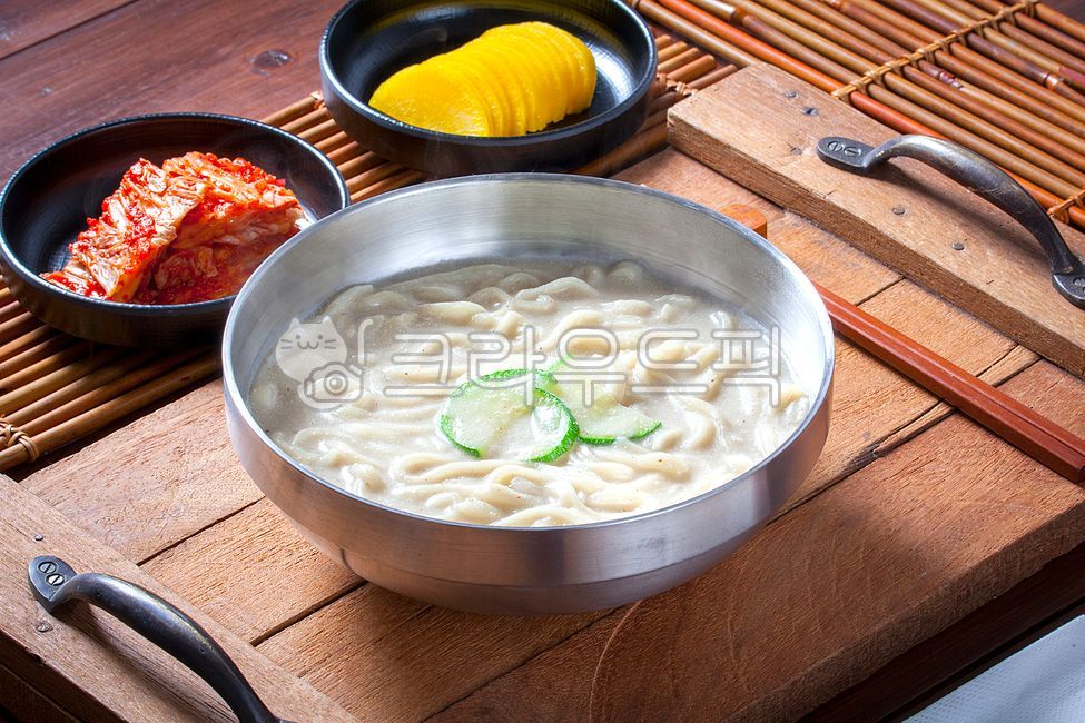 들깨,들깨칼국수,칼국수,국수,면요리,면,밀가루면,밀가루음식,감자칼국수,칼국수면,한국음식점,한국식당,들깨칼국수면,면음식,밀가루요리,밀가루,맛집,먹거리,식재료,민속음식,한국음식,전통음식,호박,들깨가루,감자,김치,단무지,한국요리,전통요리,한식,식당,음식점,식사,점심,점심식사,저녁,저녁식사,별미,건강식,영양식,간편식,food,음식,그릇