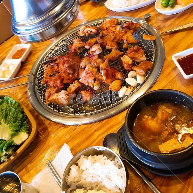 음식,닭갈비,숯불,회식,밥,된장찌개,고기