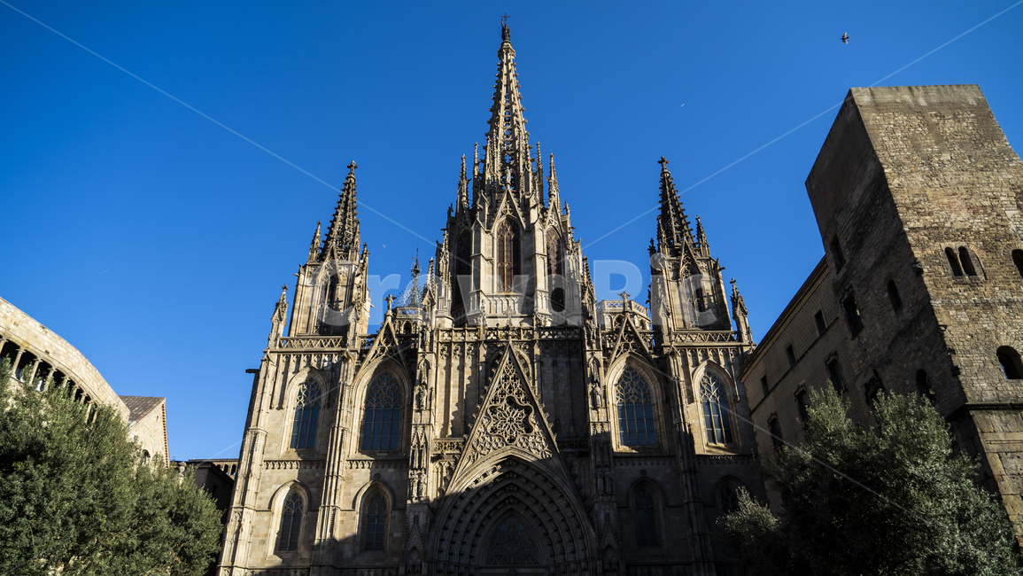 스페인,바르셀로나,하늘,대성당,유럽,spain,barcelona,랜드마크,landmark,tourist attraction,해외,외국,세계,foreign,oversea,world,세계랜드마크,해외랜드마크,외국랜드마크,world landmark,world tourist attraction,종교,신앙,religion,belief,faith,건축물,건물외관,exterior,building,structure,architecture,construction,tower,탑,spire,첨탑,steeple,뾰족한 탑,건물,cathedral,성당,church,교회에