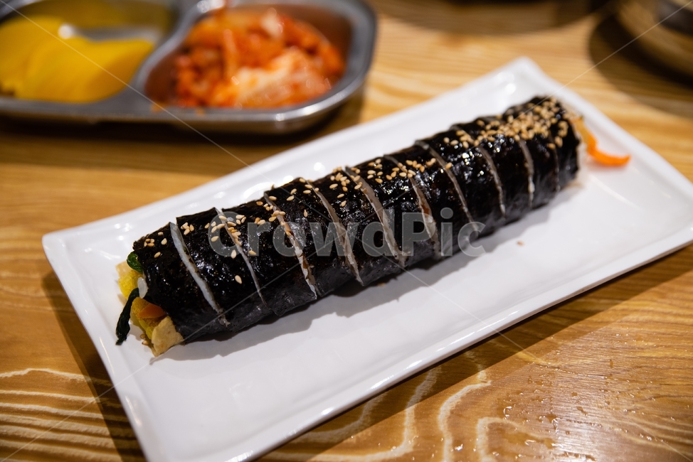 김밥,음식,분식,계란,오이,고명,깨,테이블,식탁,식당,그릇,접시,스테인레스,맛집,소스,양념,외식,식사,한끼,아침,점심,저녁,맛있는,여름,한식,한국음식,한국요리,food,dishes,meal,korean,cook,음식,식재료,요리,food,cook,meal,dishes,food reserves,한식,한국음식,한국요리,korean food,korean dishes,korean meal,korean cook