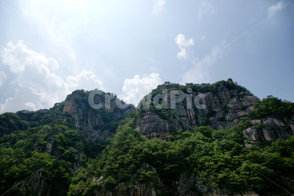 nature,자연,outdoors,옥외,하늘,구름,햇볕,맑음,산,mountain,나무,숲,햇살,청평호,충주호,돌,돌산,관광,녹색,한국자연풍경,한국자연경관,korea nature landscape